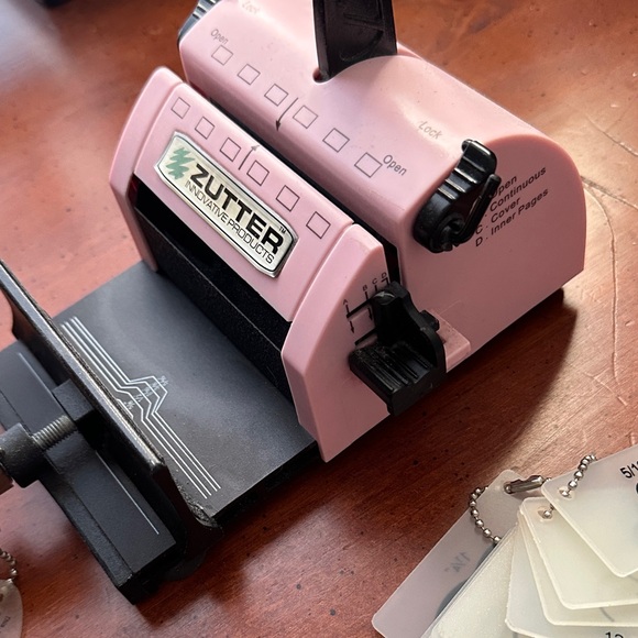 Pink Binding Machine - Picture 3 of 13